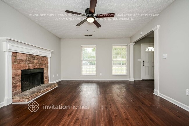 Photo - 86 E Main St N