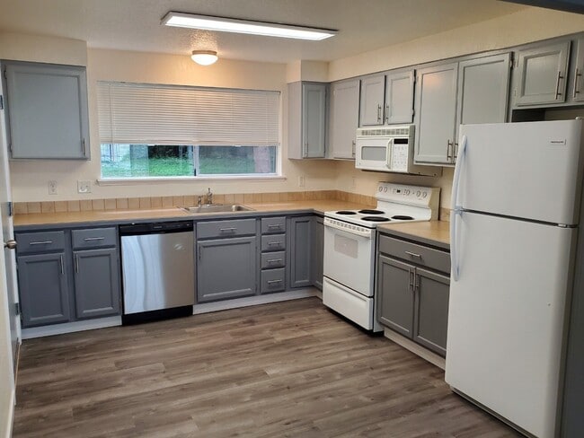 Photo - 821 Kaiser Rd NW