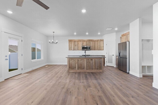 Photo - BEAUTIFUL 5 BEDROOM 4 BATH TWIN HOME IN SUGAR CITY