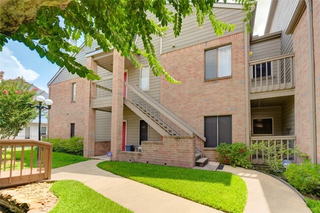 Building Photo - 2023 Gentryside Dr