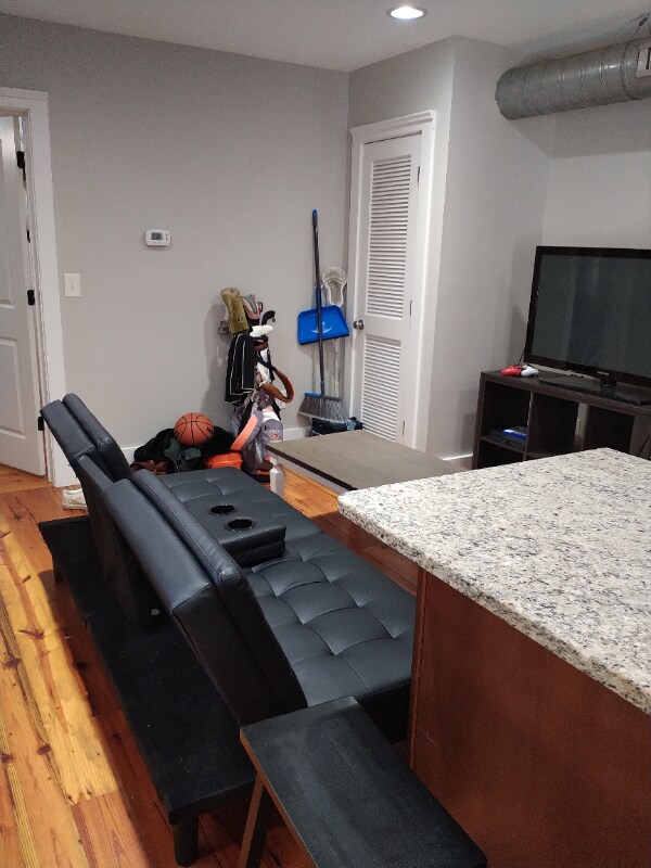 15 Sires St