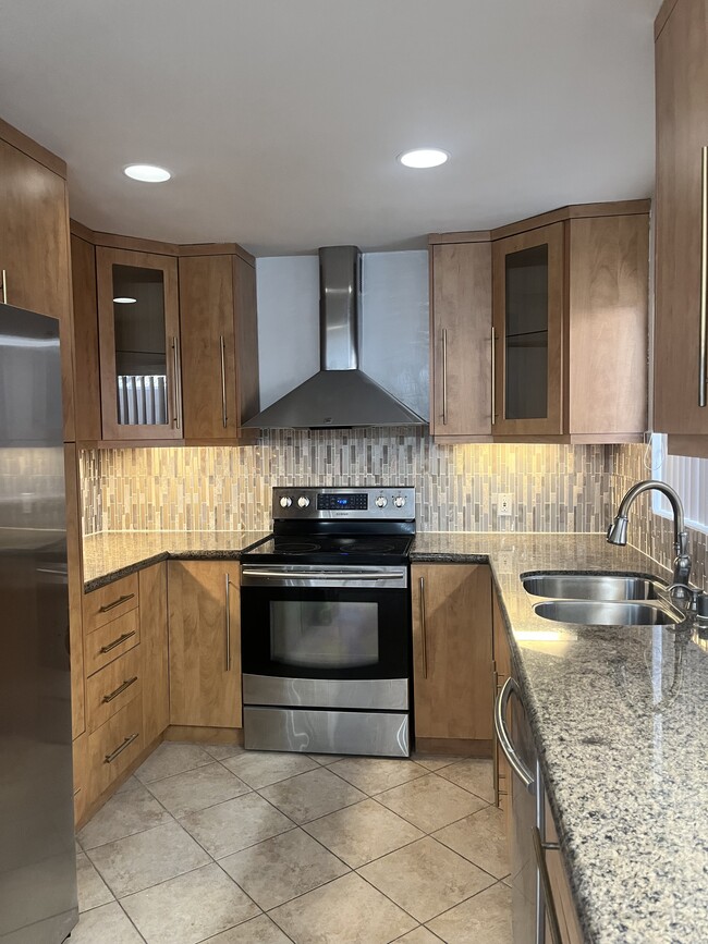 kitchen - 2940 N Verdugo Rd Unit 310