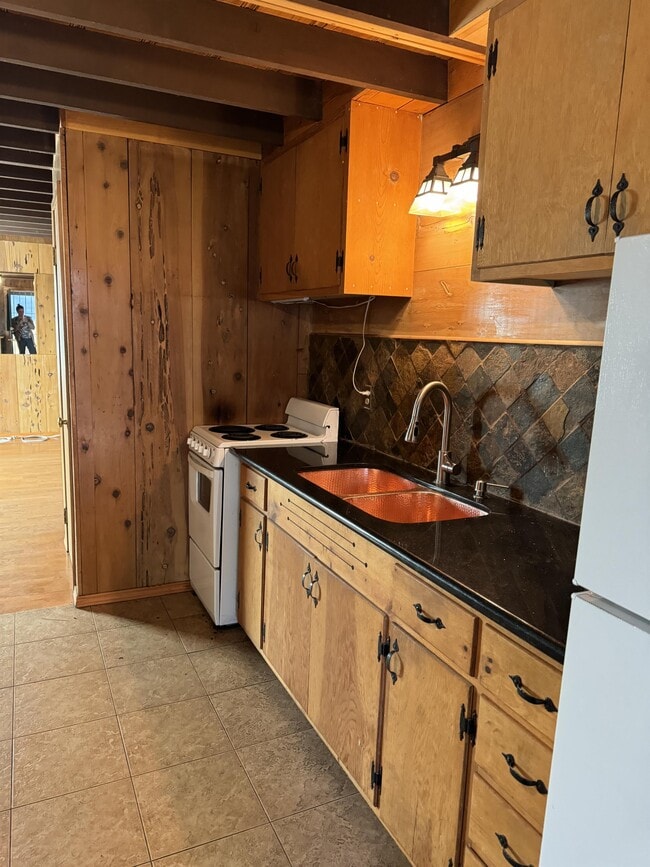 Photo - 829 Julie Ln