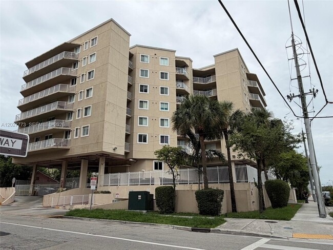 Building Photo - 102 SW 6th Ave Unit 501