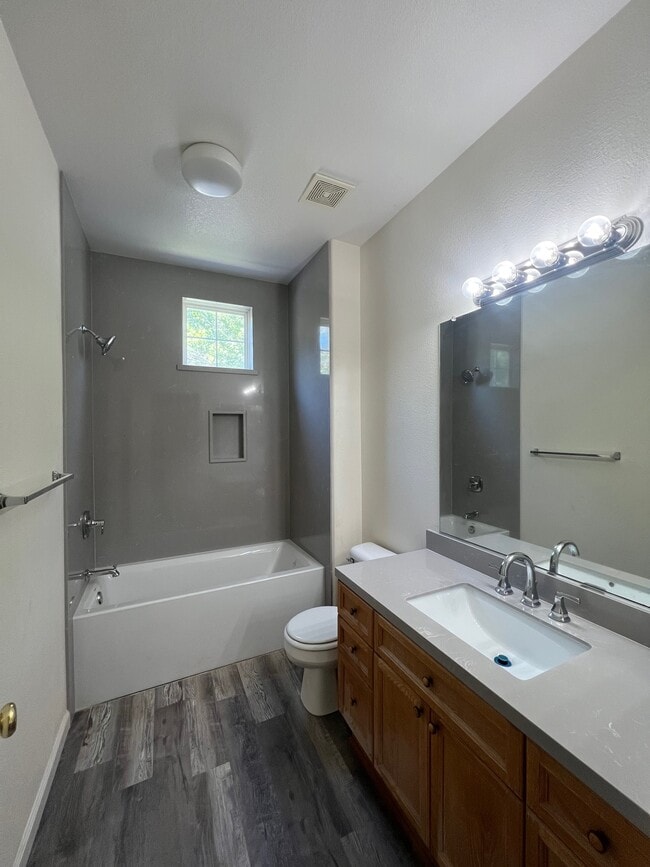 Photo - 309 Queencrest Ct