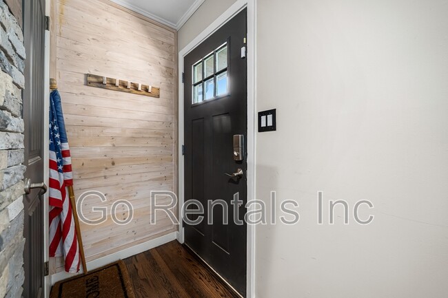 Photo - 1017 52nd St S