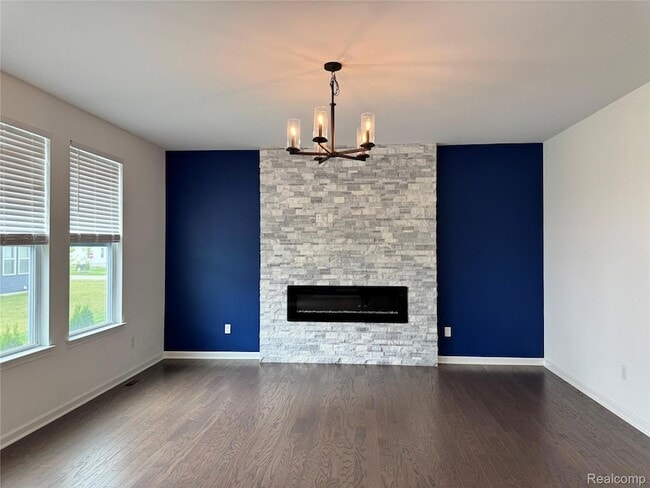 Photo - 278 Springview St