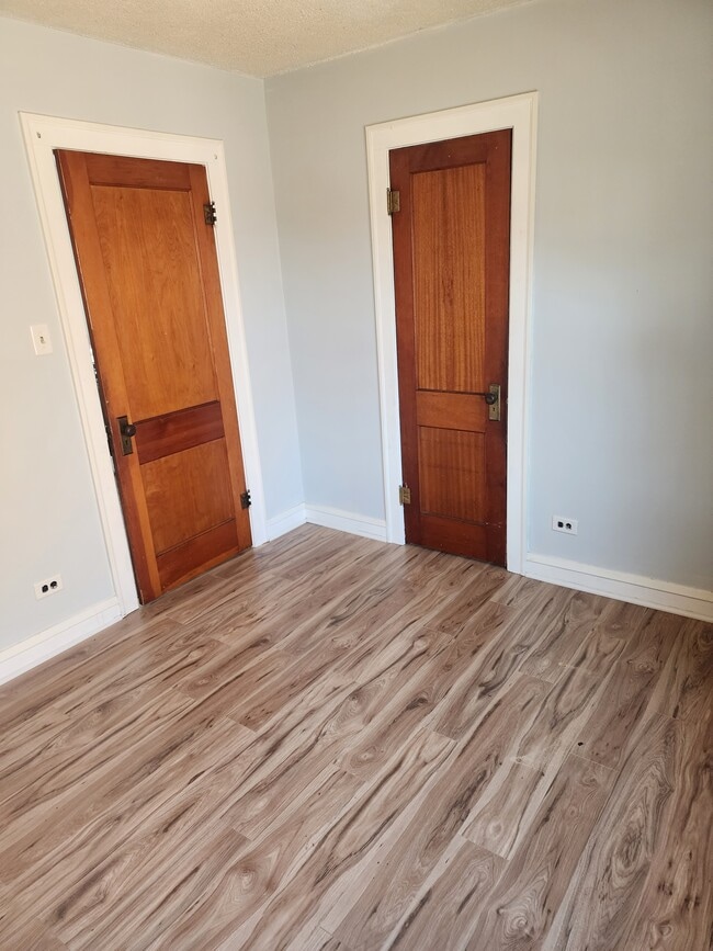 Building Photo - 9757 S Avenue M Unit 2 Rental