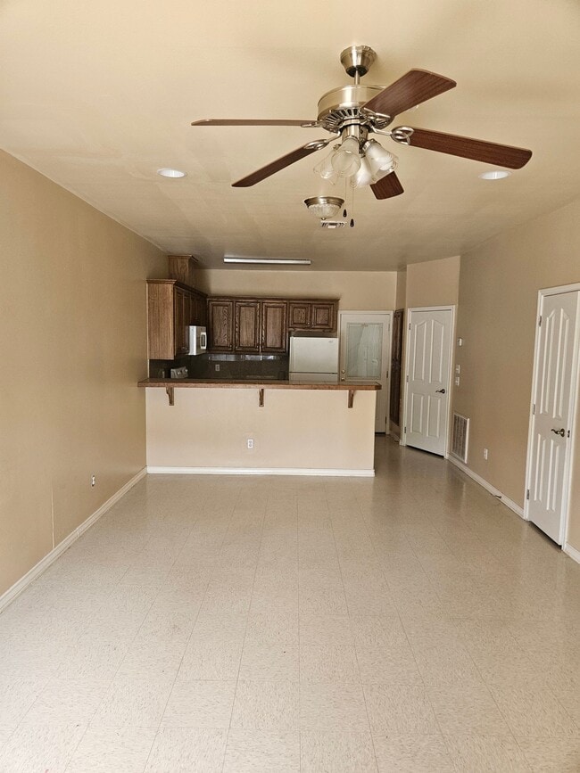 Photo - 804 N Taylor Rd