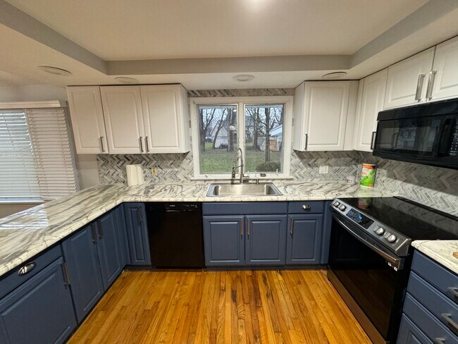 Photo - 2220 Hopkins Rd