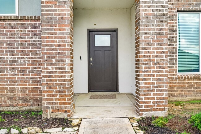 Photo - 1107 Lakes Edge Ln