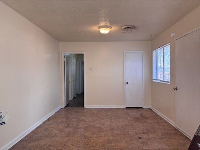 Photo - 1333 Woody Dr