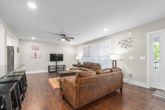 Photo - 405 Pine Ave