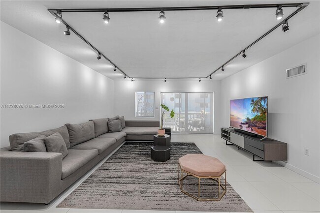 1662 Lincoln Ct Unit 207