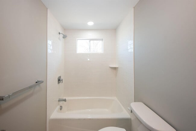 Photo - 733 Rte Us 9 N