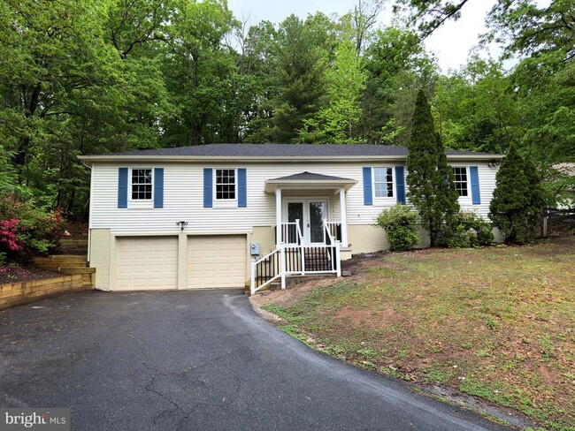 Photo - 17985 Possum Point Rd House
