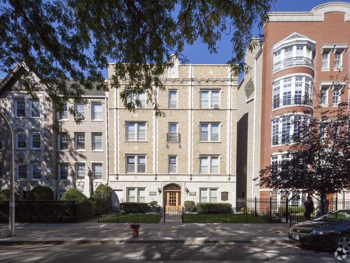 Clarkwood Apartments - 640 W Wrightwood Ave
