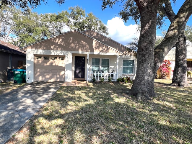 Building Photo - 626 Bellingham Pl