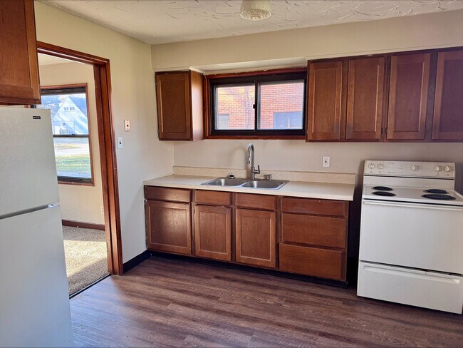 Photo - 1135 Saxe Ave