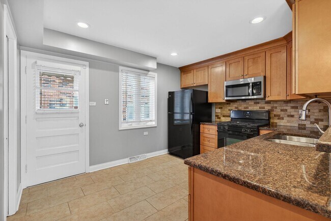 13-15 S Waiola Townhomes