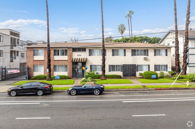 Chateau Laurel Apartments