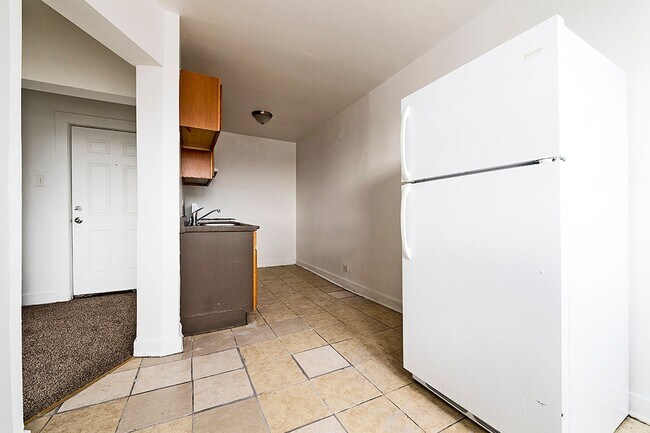 808 W 76th