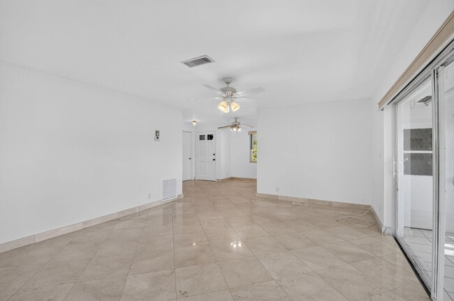 Photo - 300 NW 42nd St
