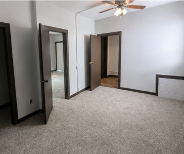 Dormitorio principal - Acceso directo al baño - 750 W Grand Ave Unidad 752
