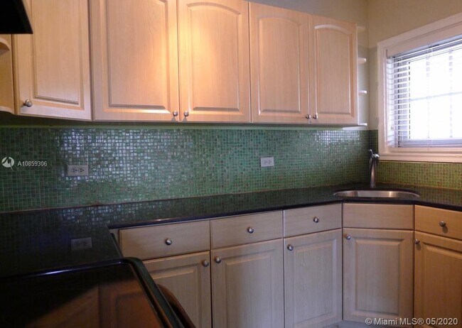 Photo - 510 76th St Unidad 3