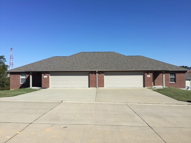 Building Photo - Travelers Way 2478/2480 Unit 2480