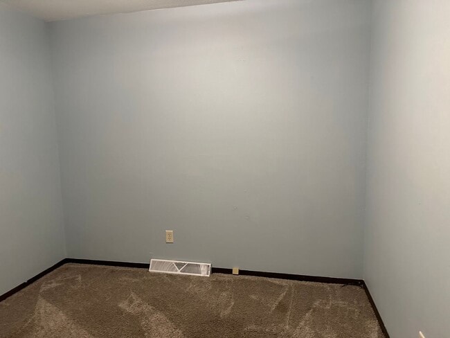 Photo - Spacious 3 BR/2 BA in nice north-side culdesac!