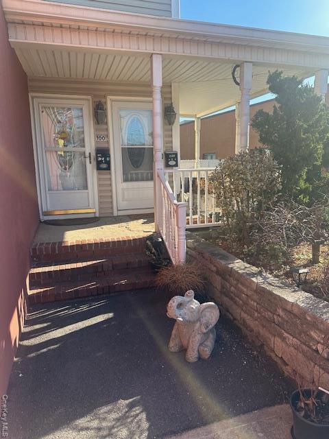 Building Photo - 100 Merrick Rd