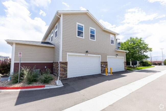 Building Photo - 6bd/4.5 bath home in Southwest Longmont!