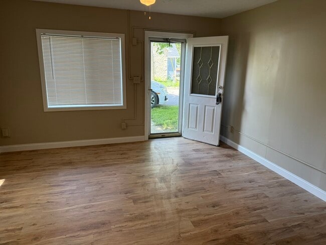 Photo - 98 N Franklin St