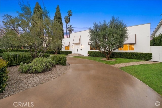 Building Photo - 520 N Rexford Dr Rental