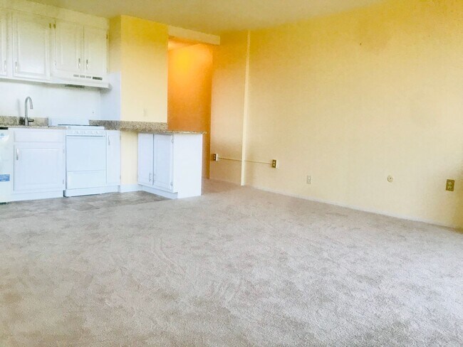 Photo - Gorgeous 1-Bedroom Condo in Strath Haven C... Unidad 1103