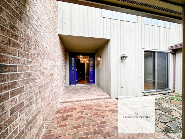 Photo - Townhouse available on Lake Hartwell—comes with a water view!