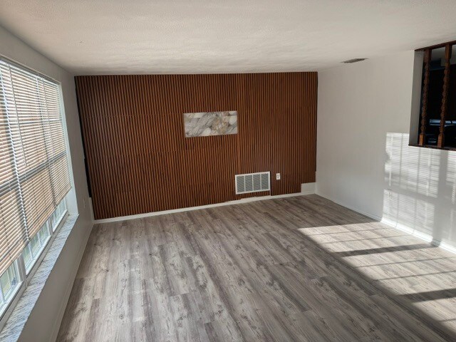 Photo - 11010 Tamarix Ave