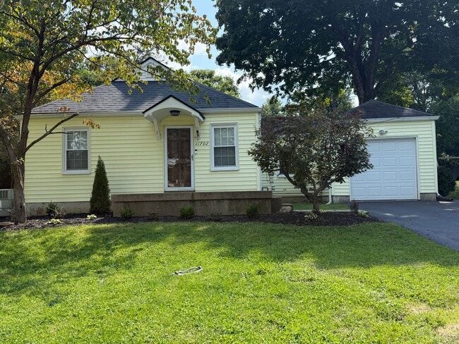 Building Photo - Charming 2 bedroom 1 bath Home