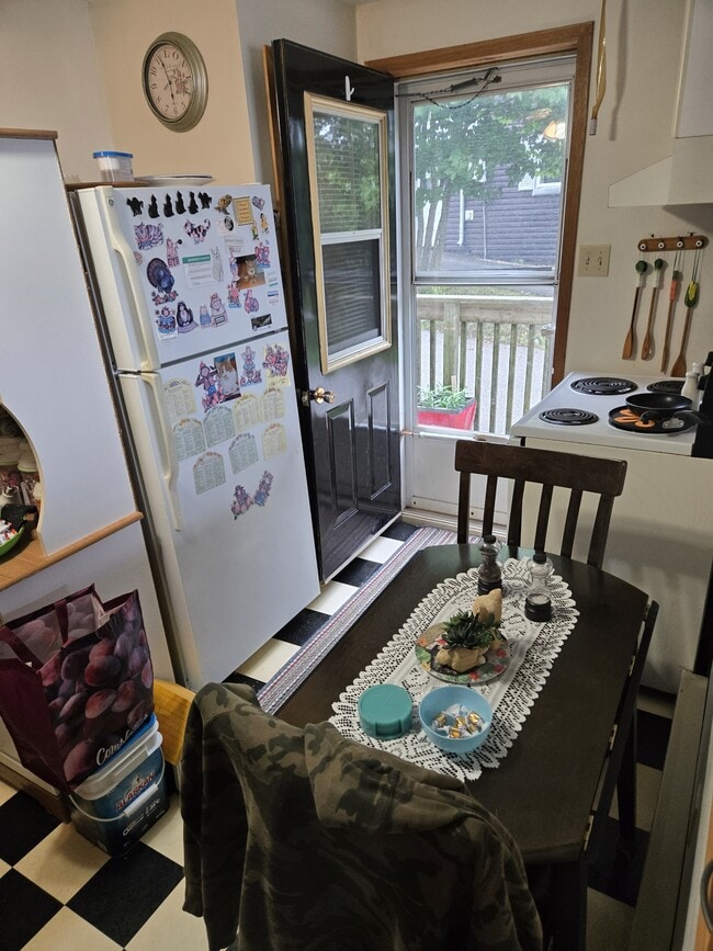 Photo - 358 Milford Rd Unit 2