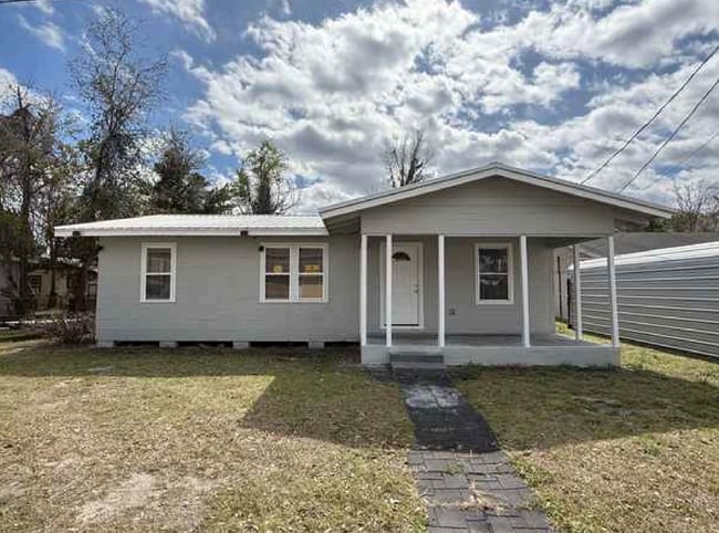 Photo - 898 SE St Johns St