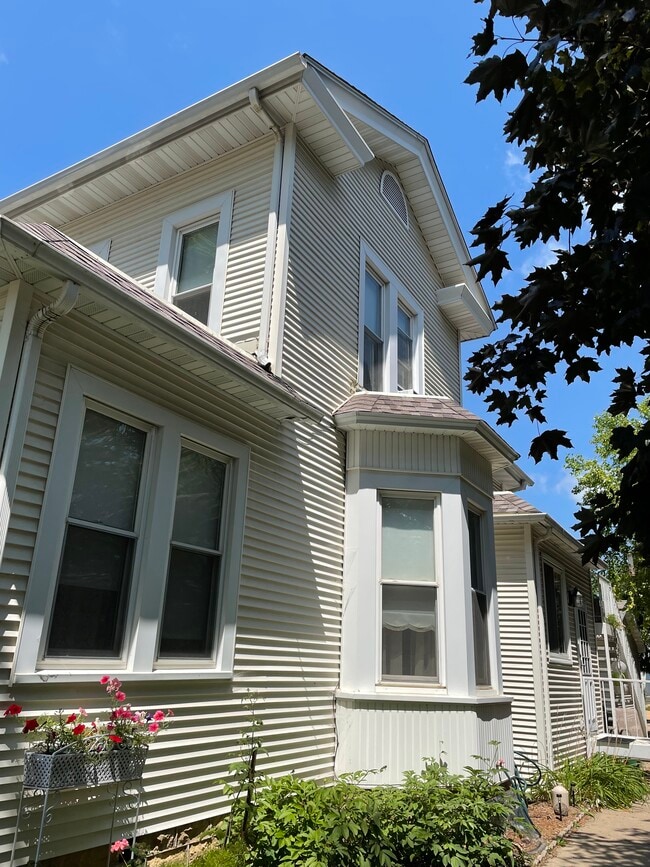 Photo - 407 Grace St Unit Upper