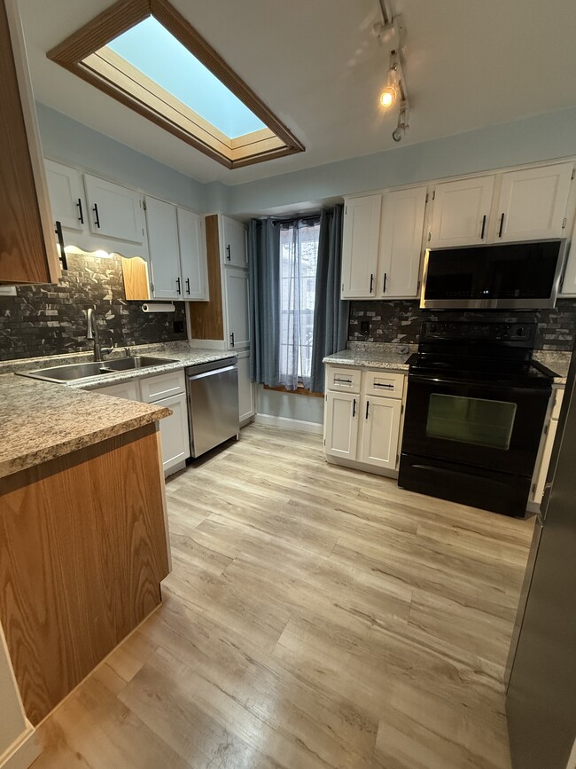 Photo - 195 Huntress St