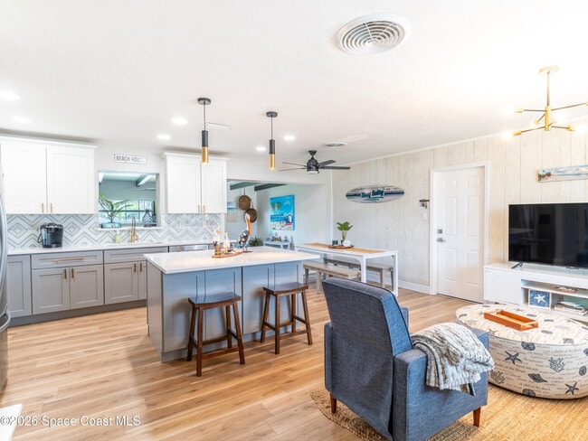 Photo - 135 Melaleuca Dr