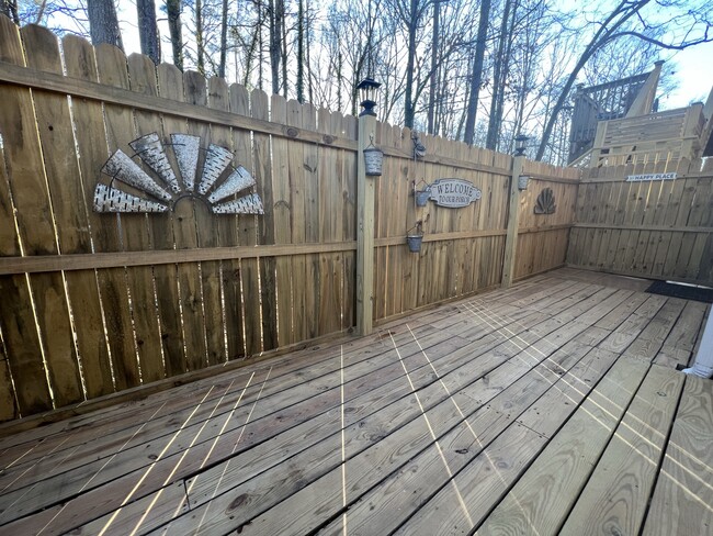 Enter gate to your own private deck area. - 3617 Sunset Rdg Apartamentos Unidad 2B