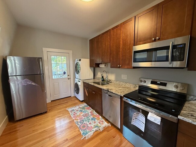 Building Photo - 7 Leyden Ave Unit 2