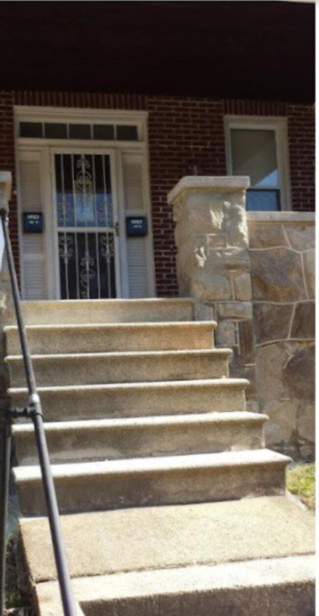 Building Photo - 5023 Queensberry Ave Unit Shared home
