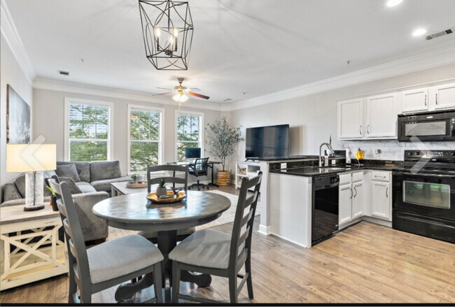 Photo - 2310 Elliott Ave Unidad 823