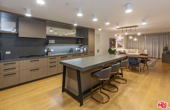 10777 Wilshire Blvd Unit 205