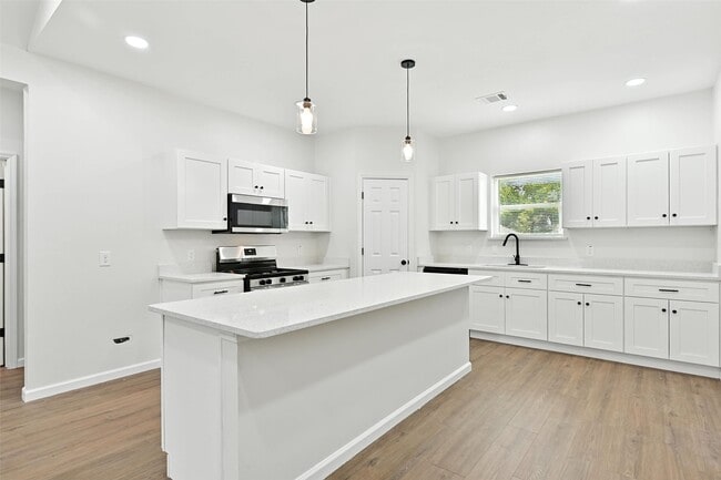 Photo - 6105 Woodrow St